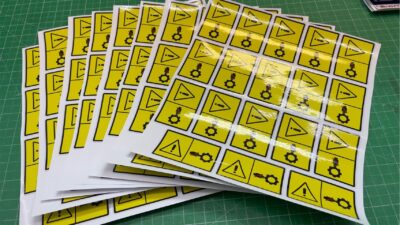 สติ๊กเกอร์คำเตือนติดเครื่องจักร