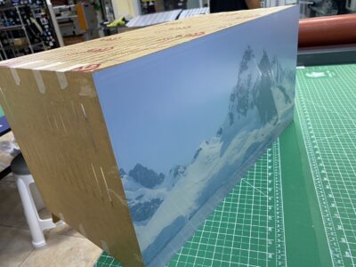 พิมพ์สติ๊กเกอร์ติดตู้อะคริลิค