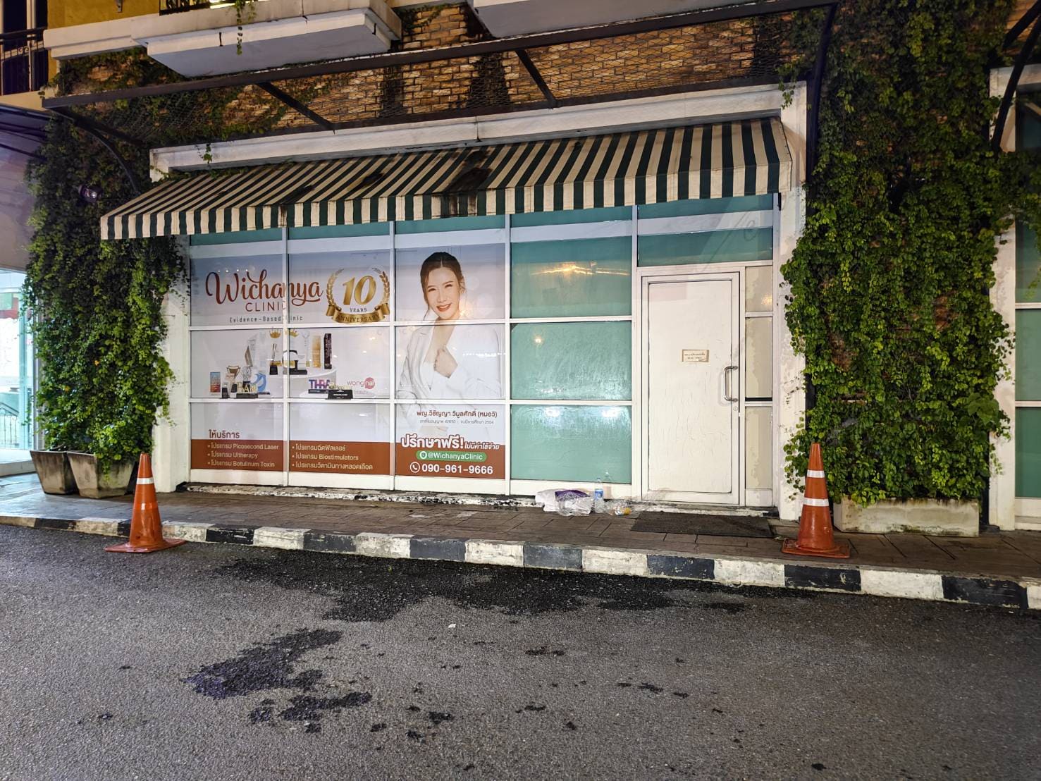 ป้ายสติ๊กเกอร์หน้าร้าน