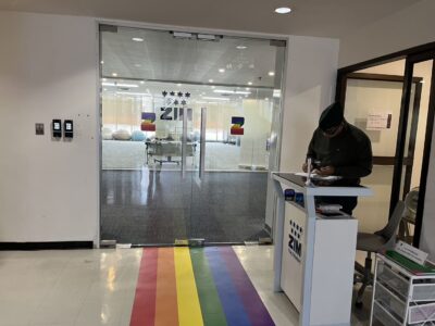 พิมพ์สติ๊กเกอร์ลายธงรุ้ง