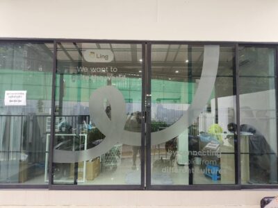 ร้านสติ๊กเกอร์ติดกระจกฝ้า สุขุมวิท