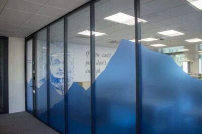 สติ๊กเกอร์ใสพิมพ์ไล่เฉดสี