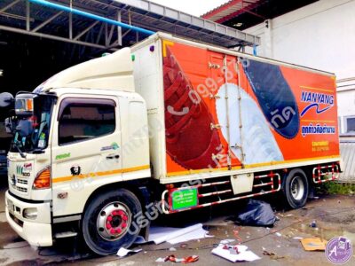 สติ๊กเกอร์บริษัทติดรถบรรทุก