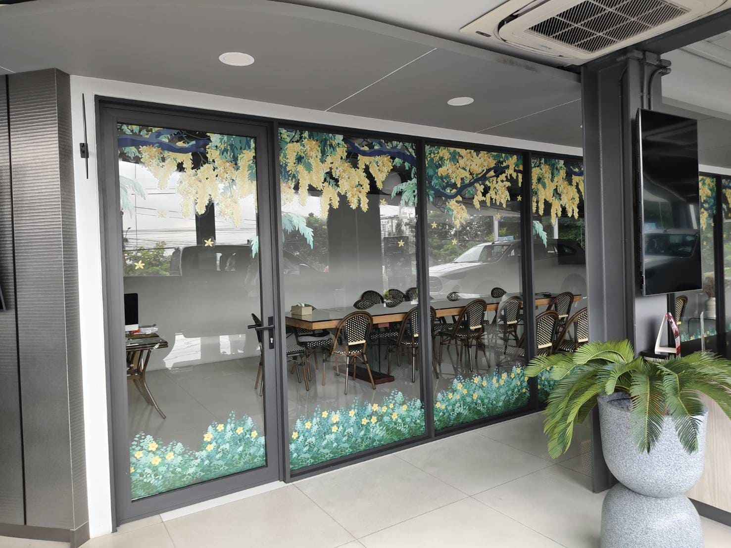 สติ๊กเกอร์ใสติดกระจกบานเลื่อน