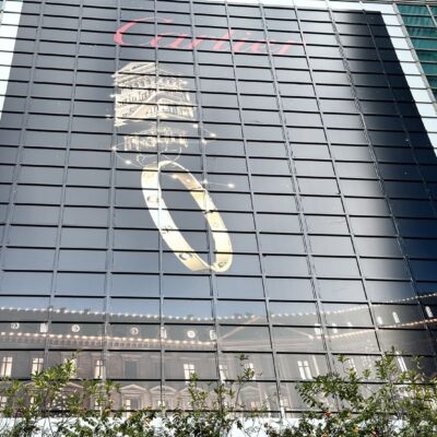 ป้ายโฆษณาบนตึก