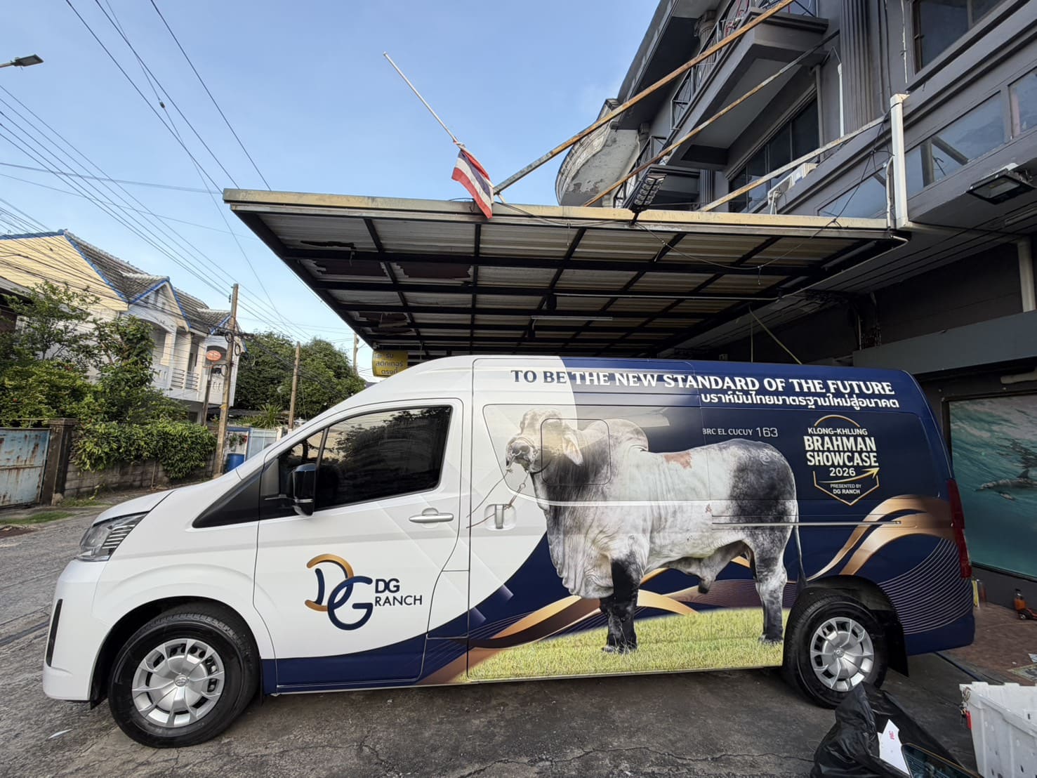 สติ๊กเกอร์ติดรถตู้