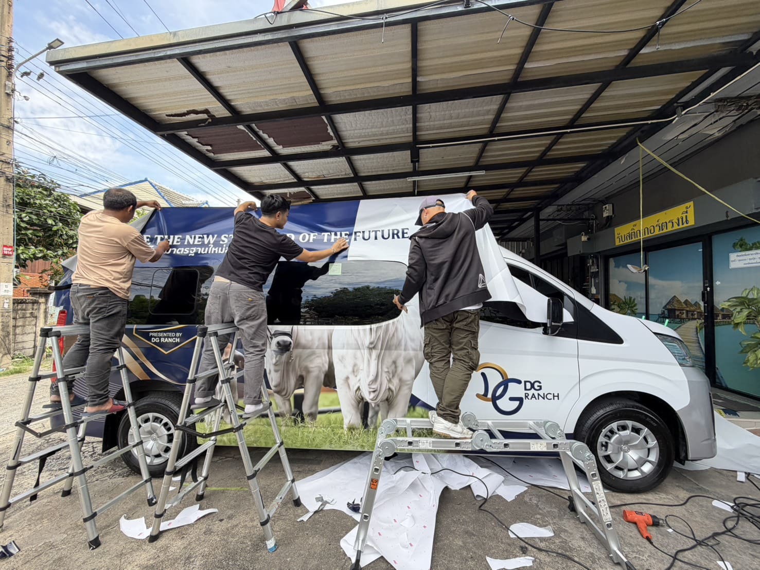 สติ๊กเกอร์ติดรถตู้